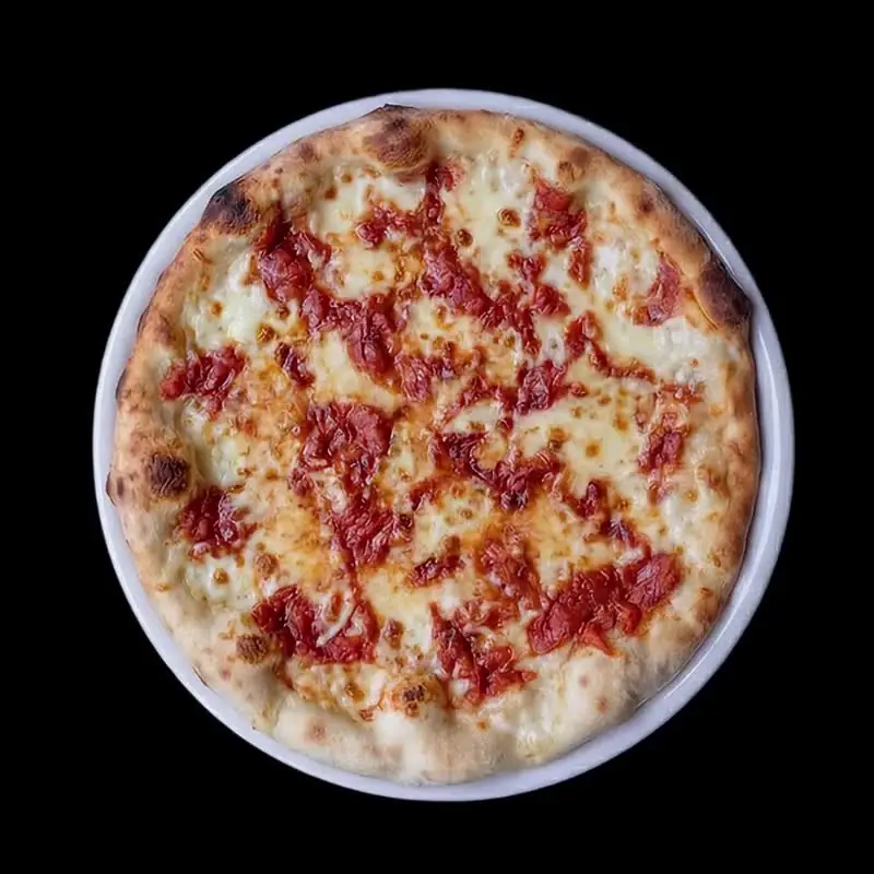 Pizza de prosciutto recién hecha en el horno de Solric, Sants