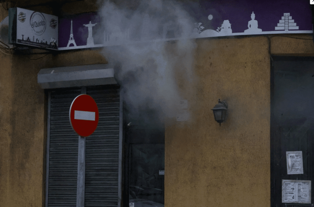 Incendio en un restaurante de Gijón causa el desalojo de clientes y empleados: “El humo lo llenó todo”