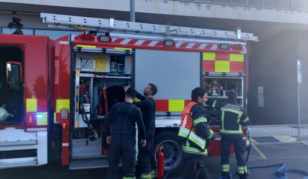 Un incendio en la cocina de una vivienda de Pamplona se salda con una mujer atendida por inhalación de humo