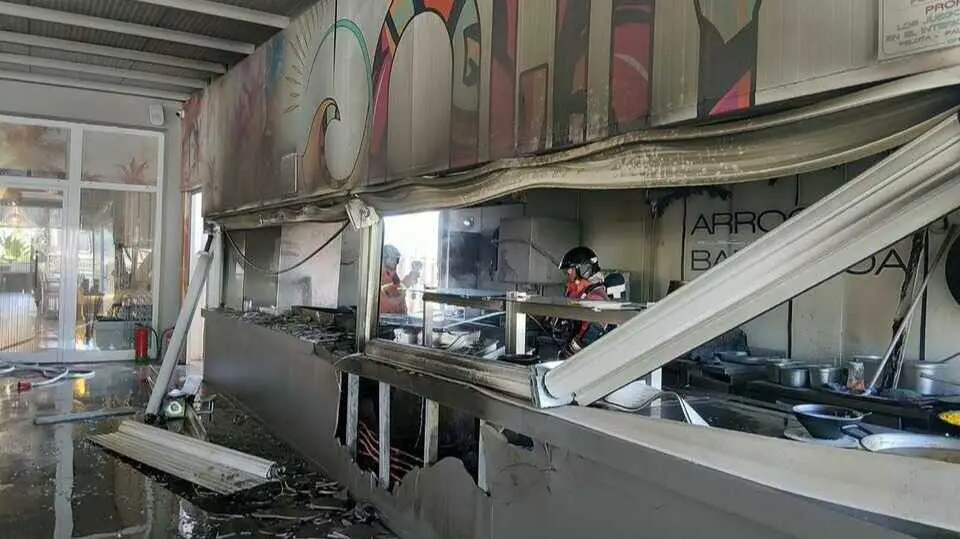 Un incendio en la cocina de un restaurante en Matalascañas desata la alarma en un hotel