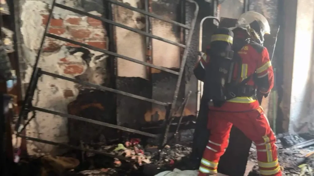 Un incendio en Alcobendas deja cuatro atendidos por humo y una vecina heroica evita males mayores